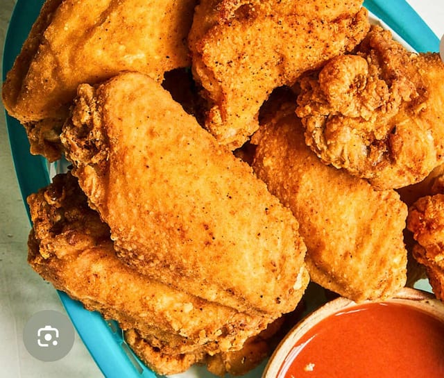 4 Pc Chicken Wings With Fries.