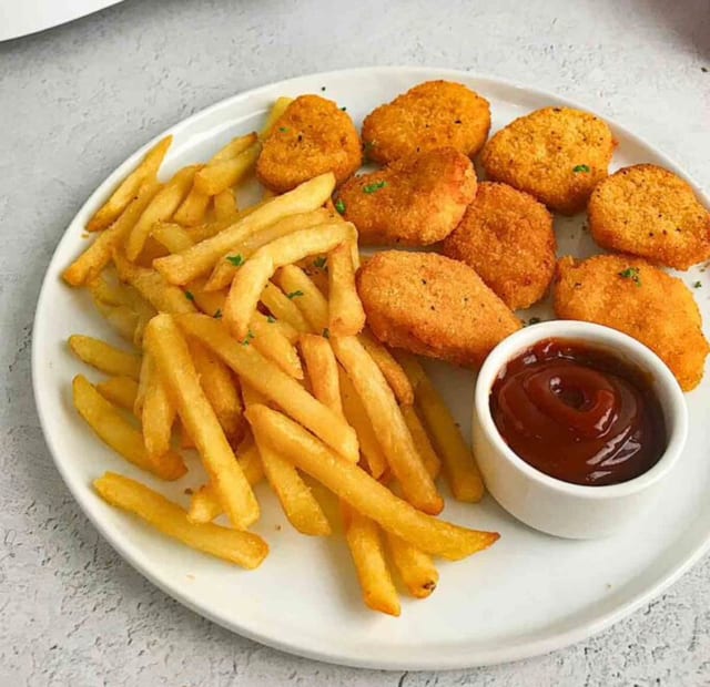 6 Pc Chicken Nuggets With Fries.